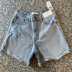 Abercrombie The Dad Short size 26